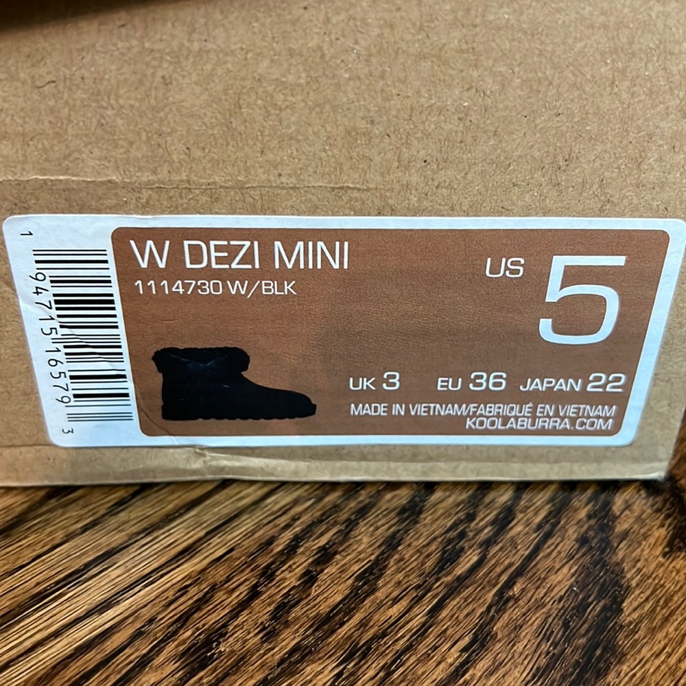 Uggs size 5